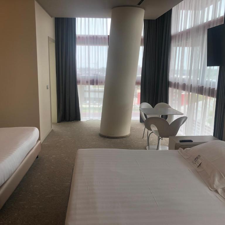 Best Western Plus Net Tower Hotel Padova - Camera Queen Comfort con Divano-Letto - 5