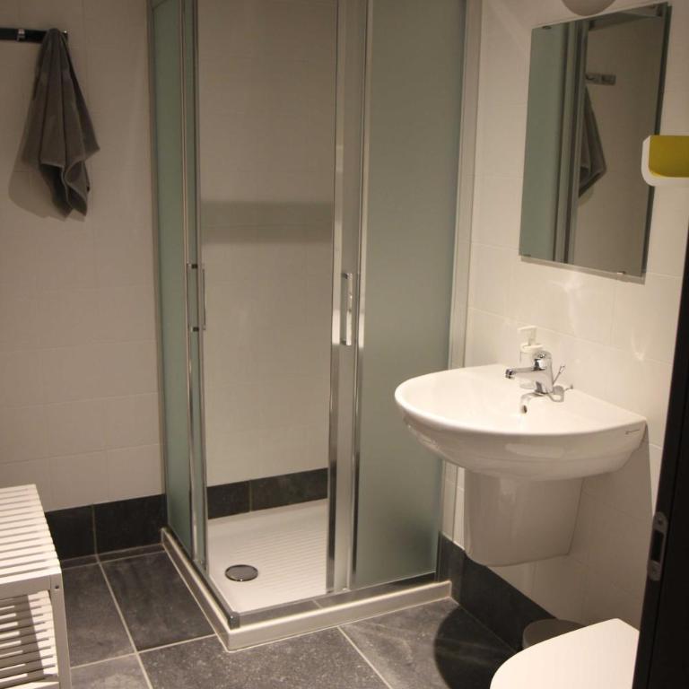 Ostello Alfieri 2 - Posto Letto in Dormitorio Misto con 8 Letti - 1