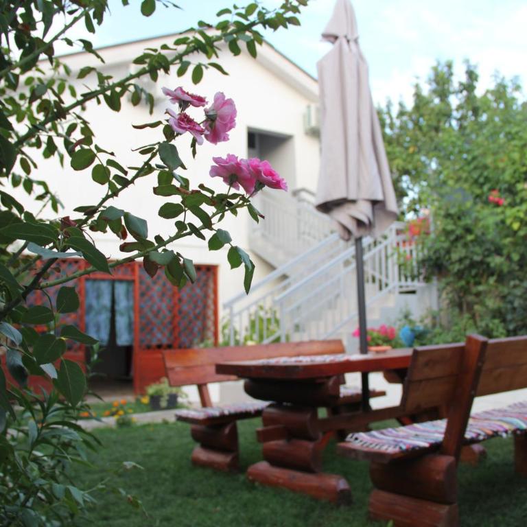 Holiday Home Flora - Two-Bedroom House - 29