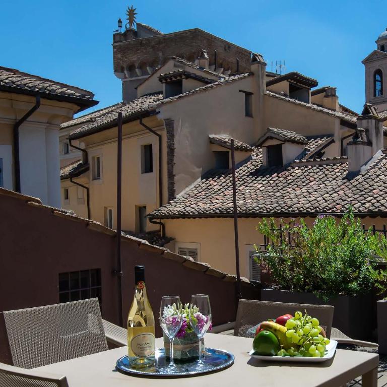 Navona Colors Hotel - Camera Matrimoniale Deluxe con Terrazza e Vista sulla Città - 1