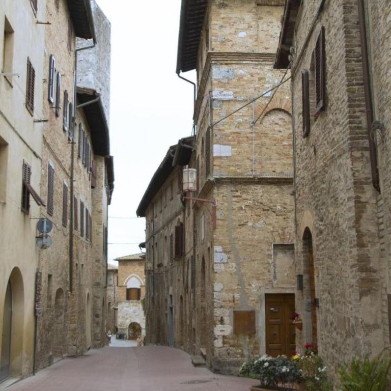 IL PRUNELLO - una casa tra le Torri - Apartment - Ground Floor - 24