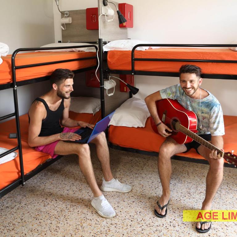 Jammin' Hostel & Bar Rimini - Posto Letto in Dormitorio Misto con 6 Letti - 5