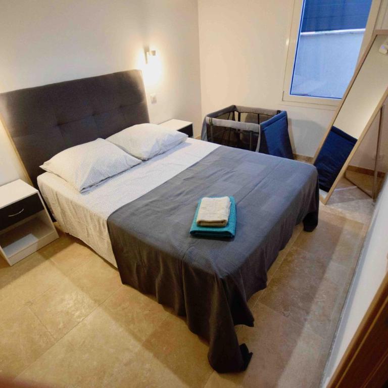 Charmante maison centre-ville Sainte-Maxime, plages à 2 pas - Three-Bedroom House - 12