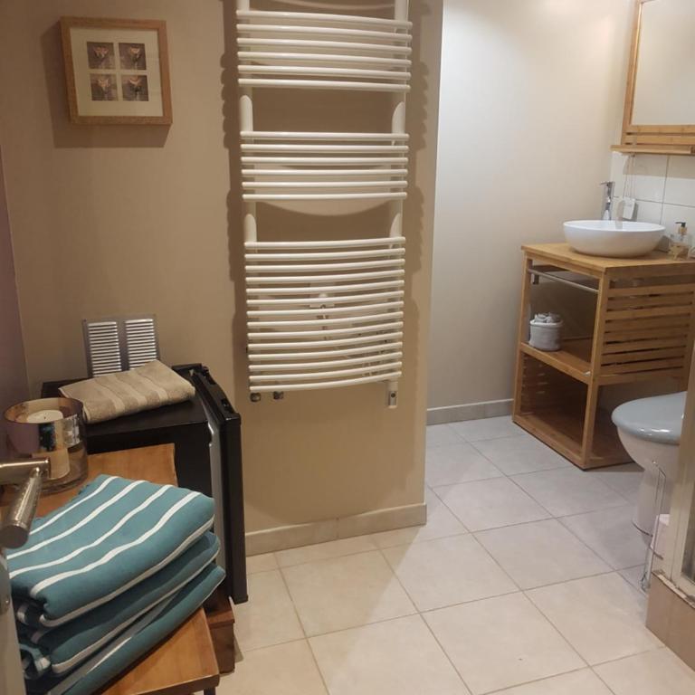 TISHA - Family Room with Bathroom - 5