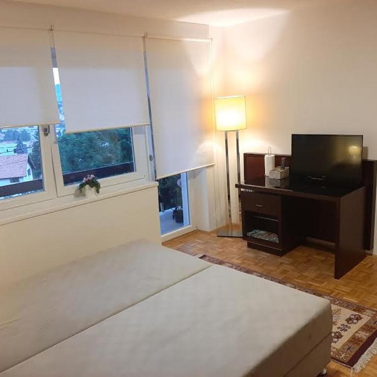 Guesthouse Hill - Dvokrevetna Soba sa Bračnim Krevetom/Zasebnim Krevetima i Terasom - 4