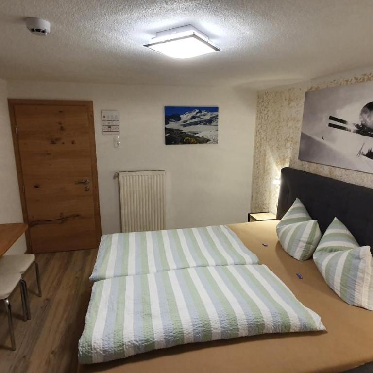 Gasthof Pension Santeler - Double Room with Balcony - 2