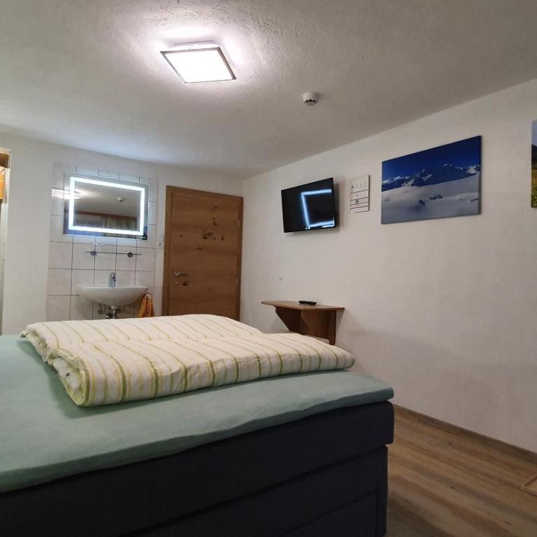 Gasthof Pension Santeler - Double Room with Balcony - 1