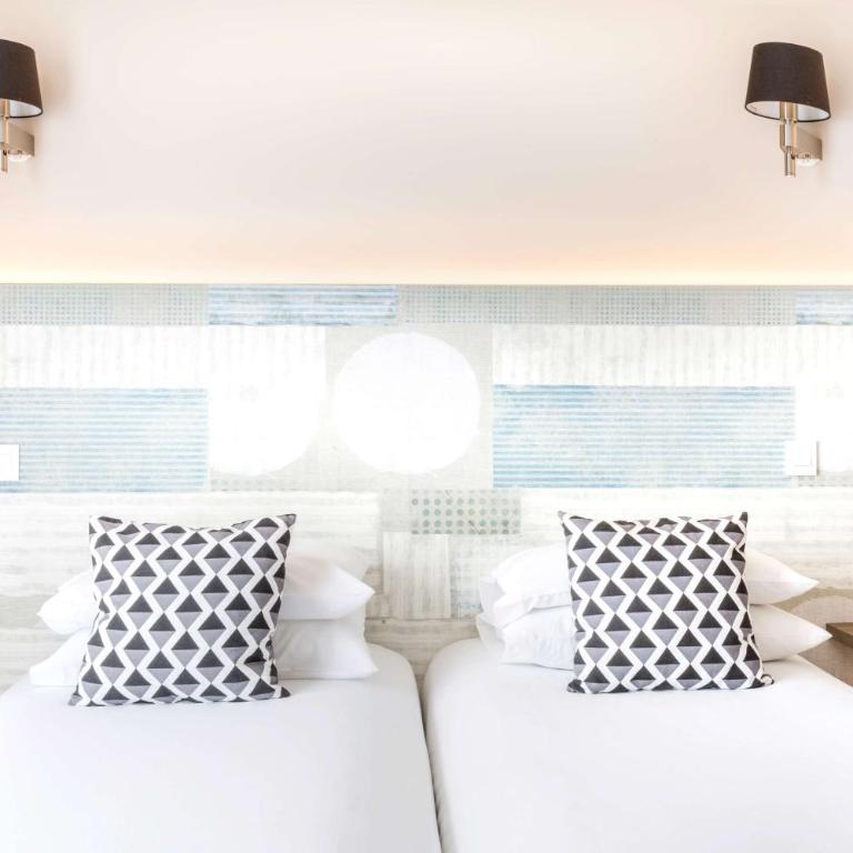 Best Western Plus Antibes Riviera - Chambre Lit King-Size Deluxe avec Balcon - Vue sur Mer - Non-Fumeurs - 4