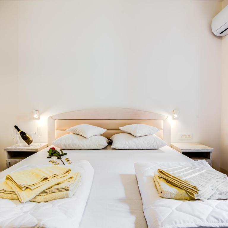 Hotel Sara - Deluxe Studio - 2