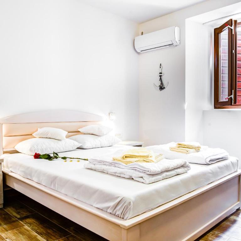 Hotel Sara - Deluxe Studio - 4