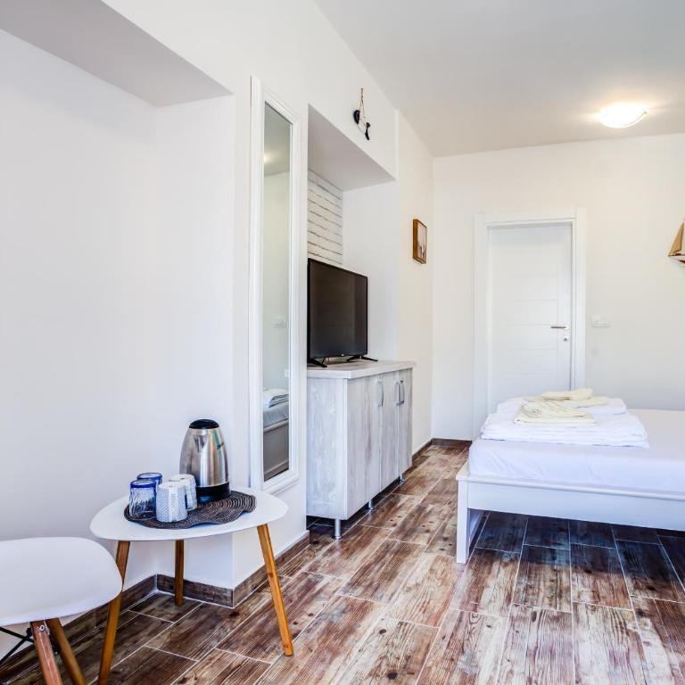 Hotel Sara - Standard Double Room - 4