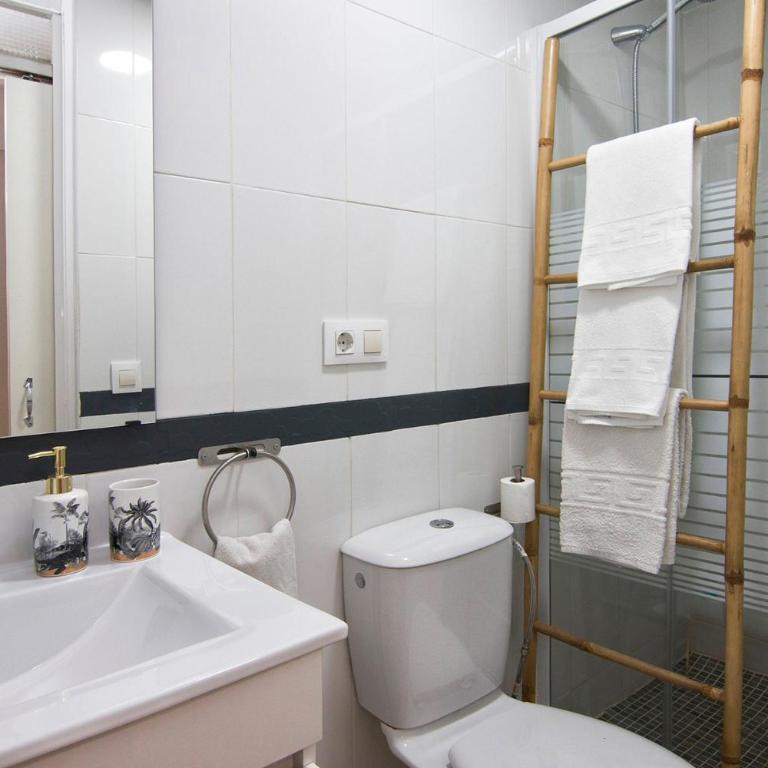 Apartamentos Los Lobos - One-Bedroom Apartment - 9