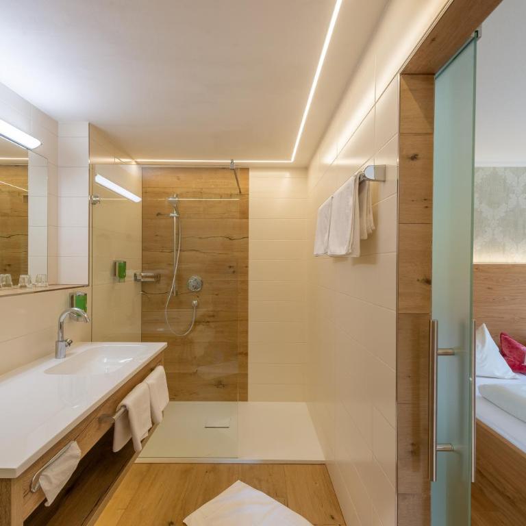Landhotel Hochlackenhof - Deluxe Double Room - 10