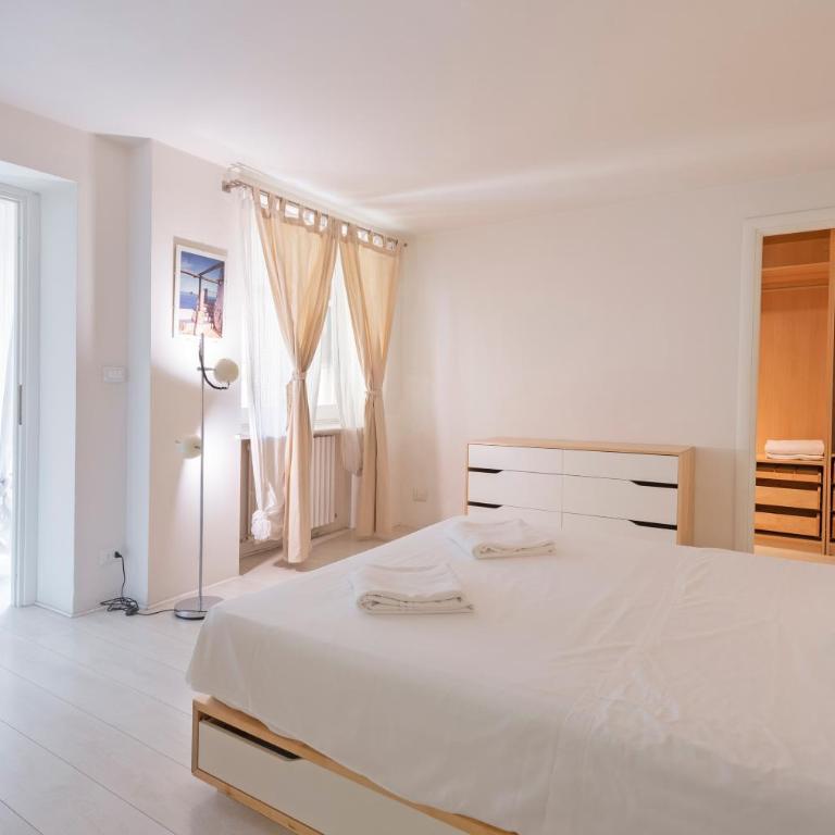GuestHost - Porta Nuova Apt X6 with Balcony - Two-Bedroom Apartment - 3