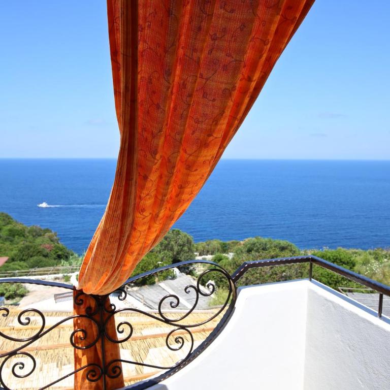 Il Cigno Affittacamere Bed & Breakfast - Camera Tripla Deluxe con Vista Mare - 5