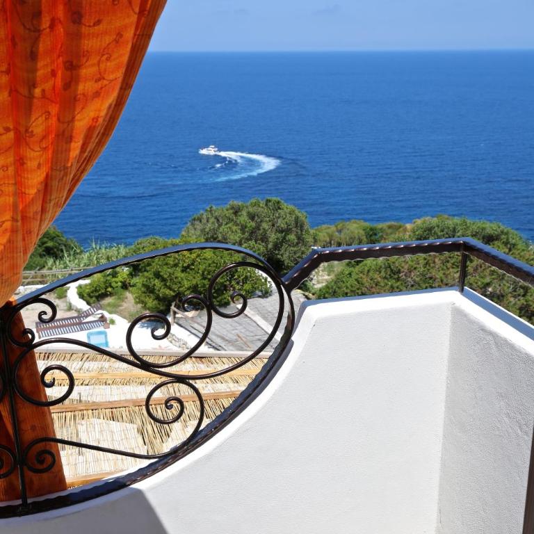 Il Cigno Affittacamere Bed & Breakfast - Camera Tripla Deluxe con Vista Mare - 1