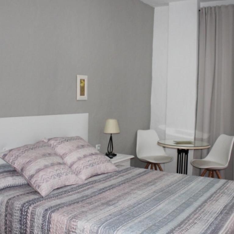 Hostal El Espinel - Habitación con cama grande - 16