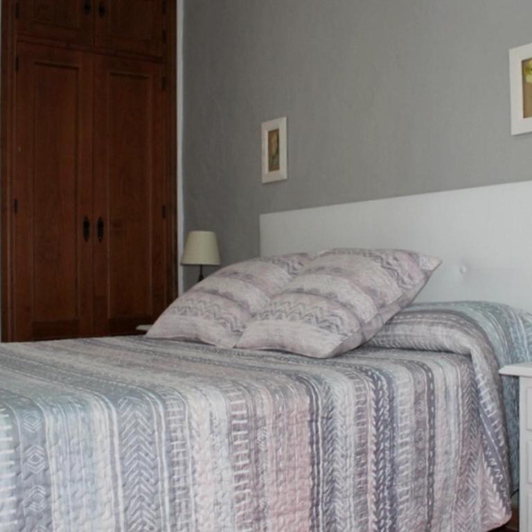 Hostal El Espinel - Habitación con cama grande - 14