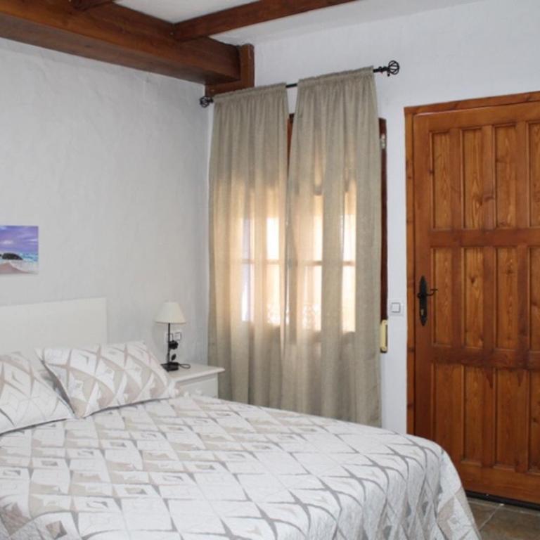 Hostal El Espinel - Habitación con cama grande - 11