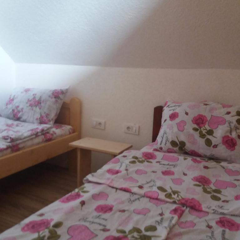 Guest House Vukicevic - Small Twin Room - 1