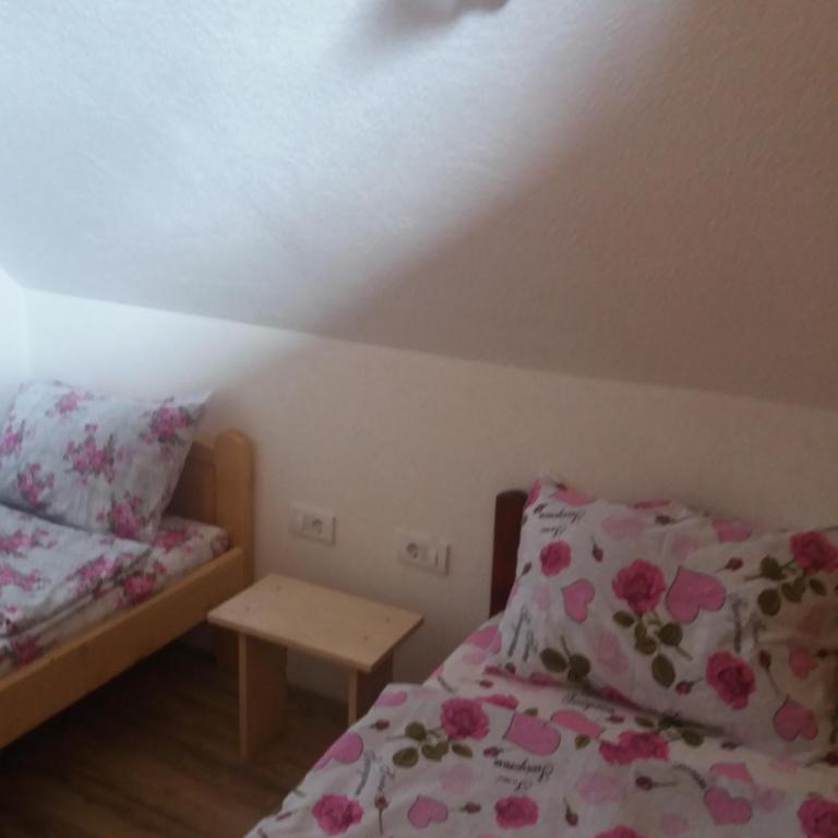 Guest House Vukicevic - Small Twin Room - 2