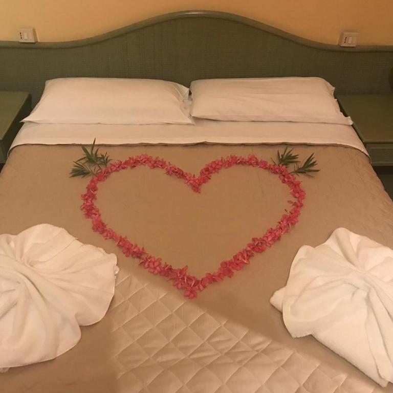 Hotel AMALFI & Restaurant Karaoke Bar - Camera Matrimoniale/Doppia con Letti Singoli - 1