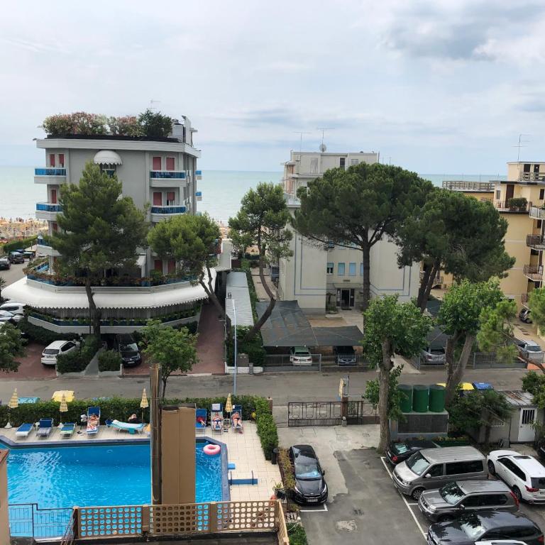 Hotel AMALFI & Restaurant Karaoke Bar - Camera Quadrupla con Balcone e Vista Mare - 3