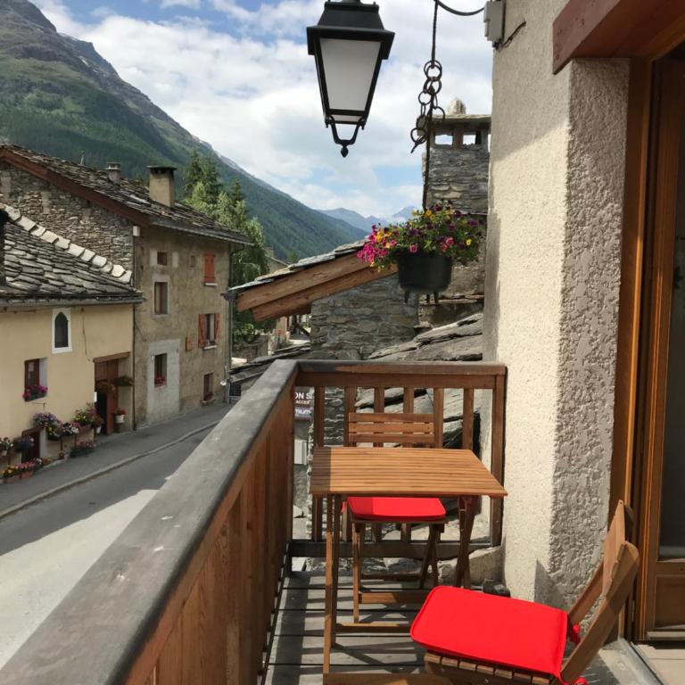 Chalet L’Etagne - Appartement avec Vue sur la Montagne - 1