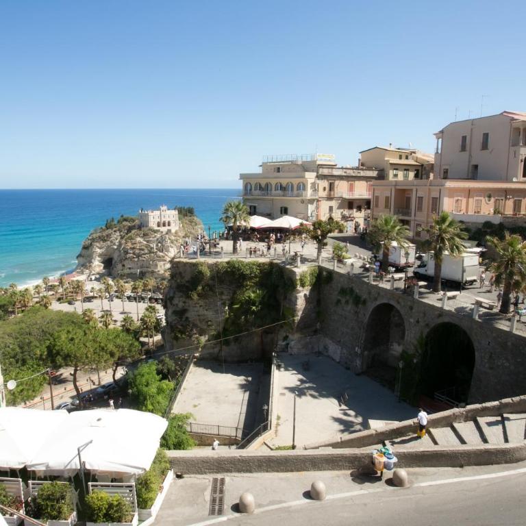 B&B Island Tropea -Sea View Rooms & Suites- - Camera Matrimoniale Deluxe con Balcone e Vista Mare - 30