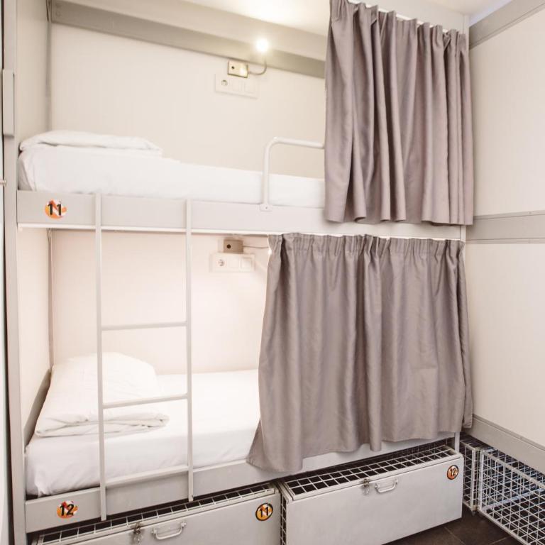St Christopher's Inn Barcelona - Bed in 8-Bed Dormitory Room - 10