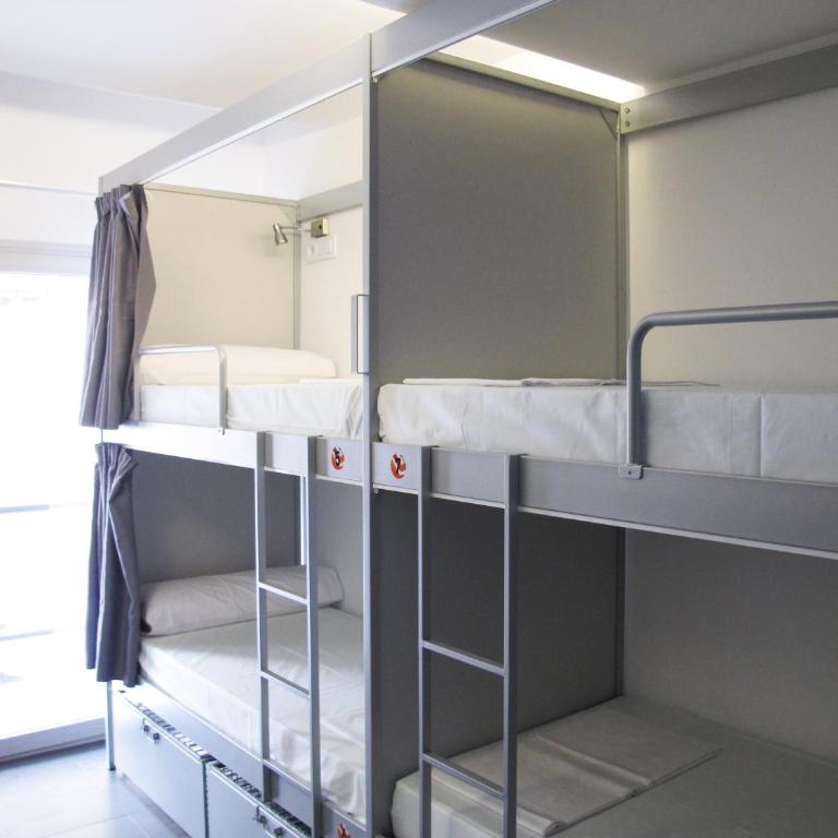 St Christopher's Inn Barcelona - Bed in 4-Bed Female Dormitory Room - 3