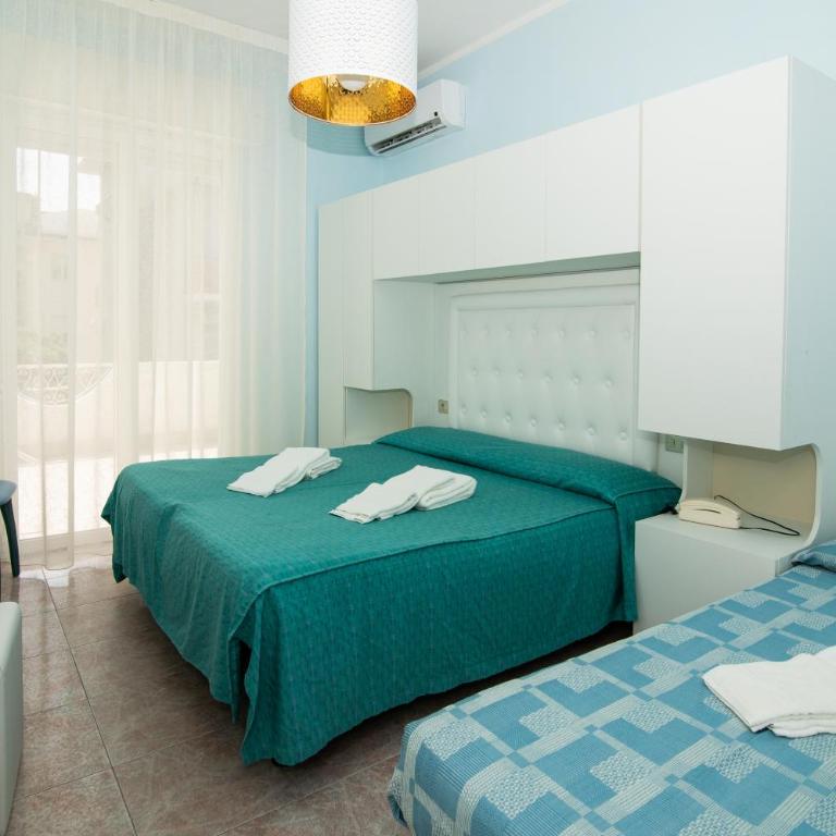 Hotel Giovanella - Camera Tripla Basic - 1