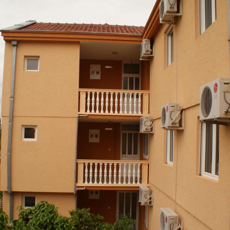 Apartments Dalila - Apartman sa 2 Spavaće Sobe i Balkonom (6 Odraslih Osoba) - 3