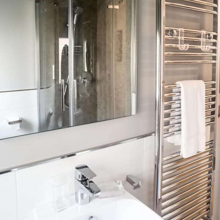 Kerbaker 14 - Double or Twin Room with Private Bathroom - 10