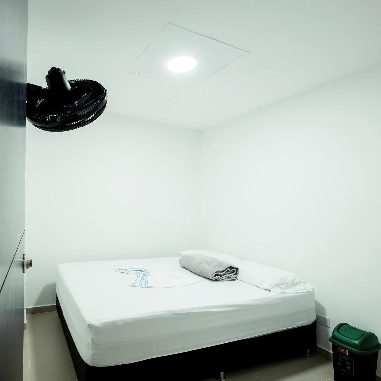 Medellin Backpacker Hostel - Standard Double Room - 1
