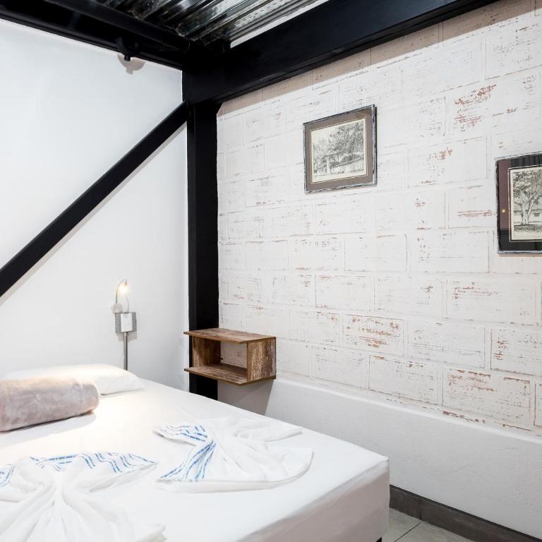 Medellin Backpacker Hostel - Double Room with Private Bathroom - 4