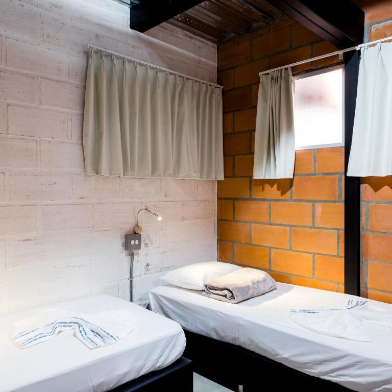 Medellin Backpacker Hostel - Double or Twin Room with Private Bathroom - 3