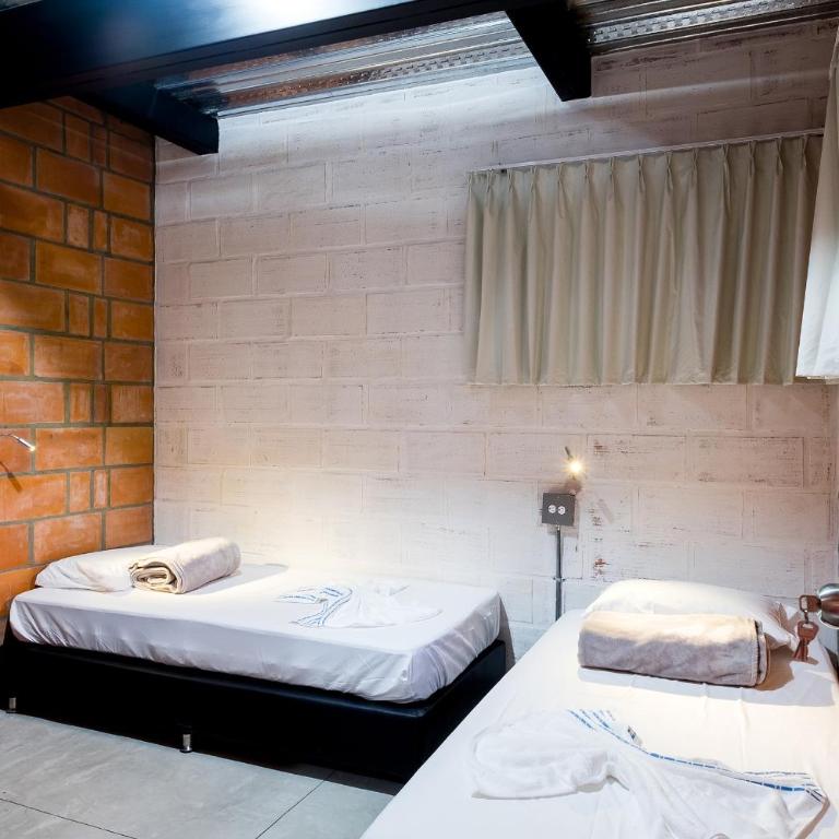 Medellin Backpacker Hostel - Double or Twin Room with Private Bathroom - 2