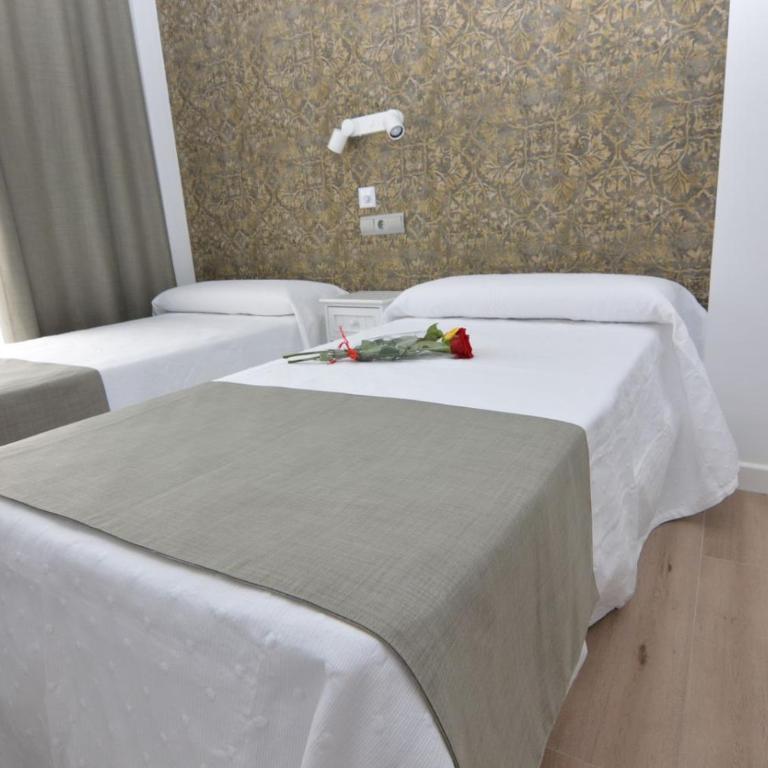Hotel Castillo Benidorm - Habitación Doble con balcón - 2 camas - 4