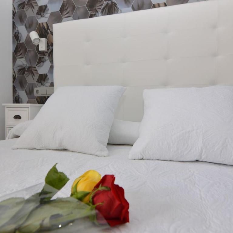Hotel Castillo Benidorm - Habitación con cama grande y balcón - 13