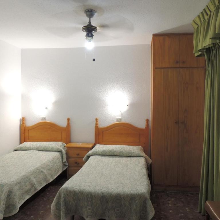 Pension Americano - Habitación Doble con ducha - 2 camas - Sin aseo - 2