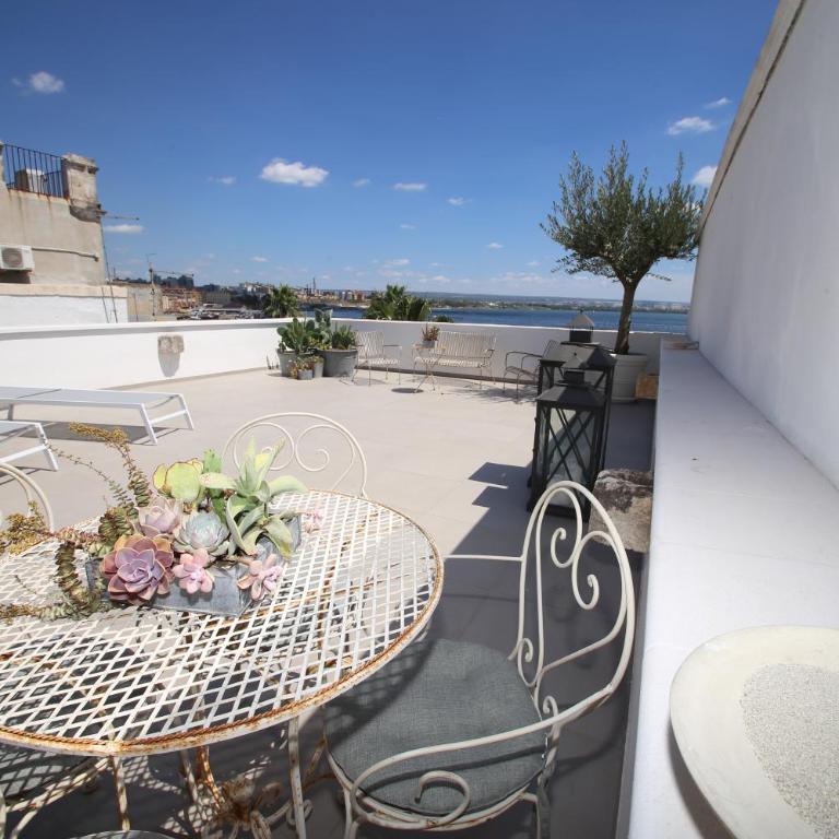 Don Alfredo - Deluxe Suite with Sea View - 10