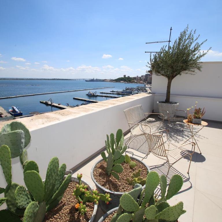 Don Alfredo - Deluxe Suite with Sea View - 1