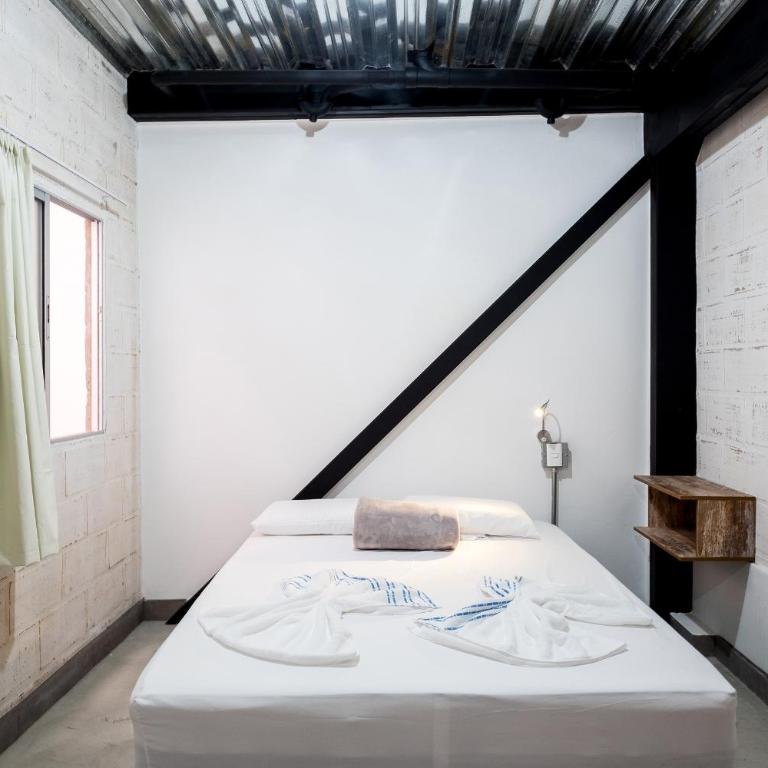 Medellin Backpacker Hostel - Double Room with Private Bathroom - 1