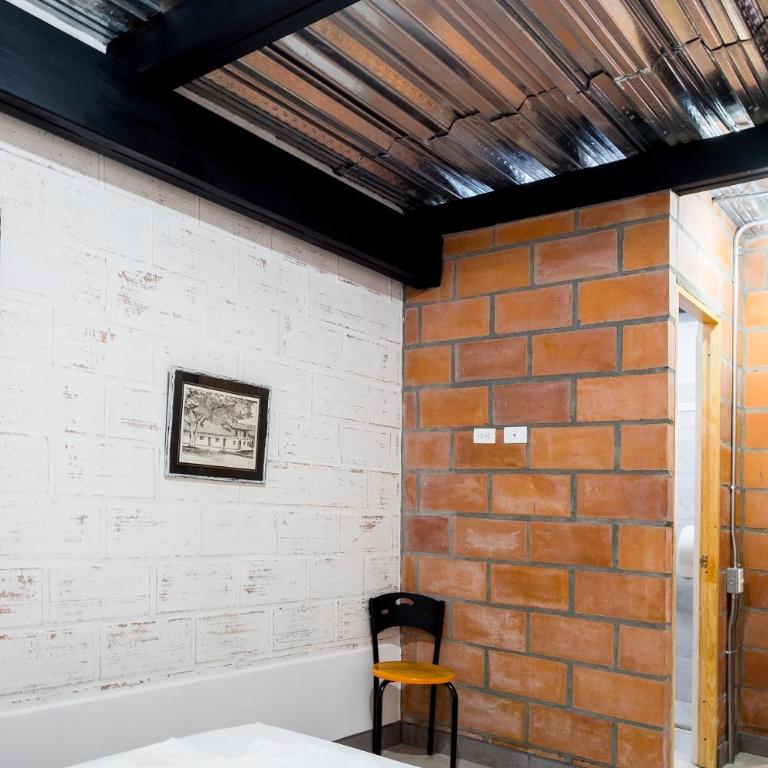 Medellin Backpacker Hostel - Double Room with Private Bathroom - 2