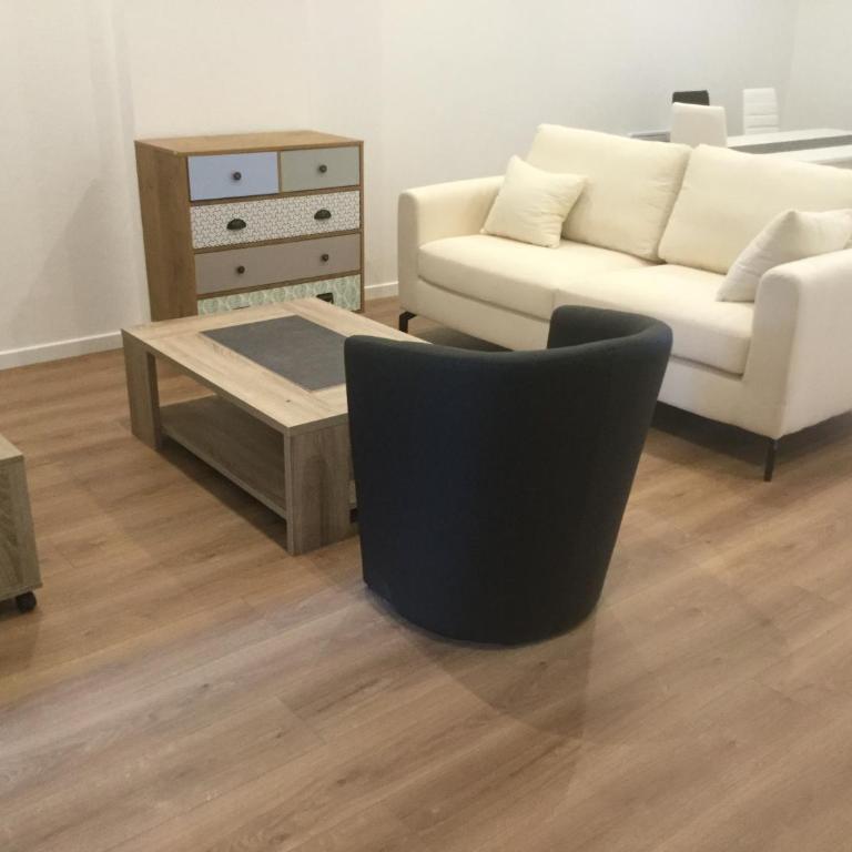 3 chambres en lit double, 6 personnes, dans appartement entièrement rénové, 70 m2 , WIFI,Climatisation, très calme , tout équipé,lit bébé - Appartement 3 Chambres - 1