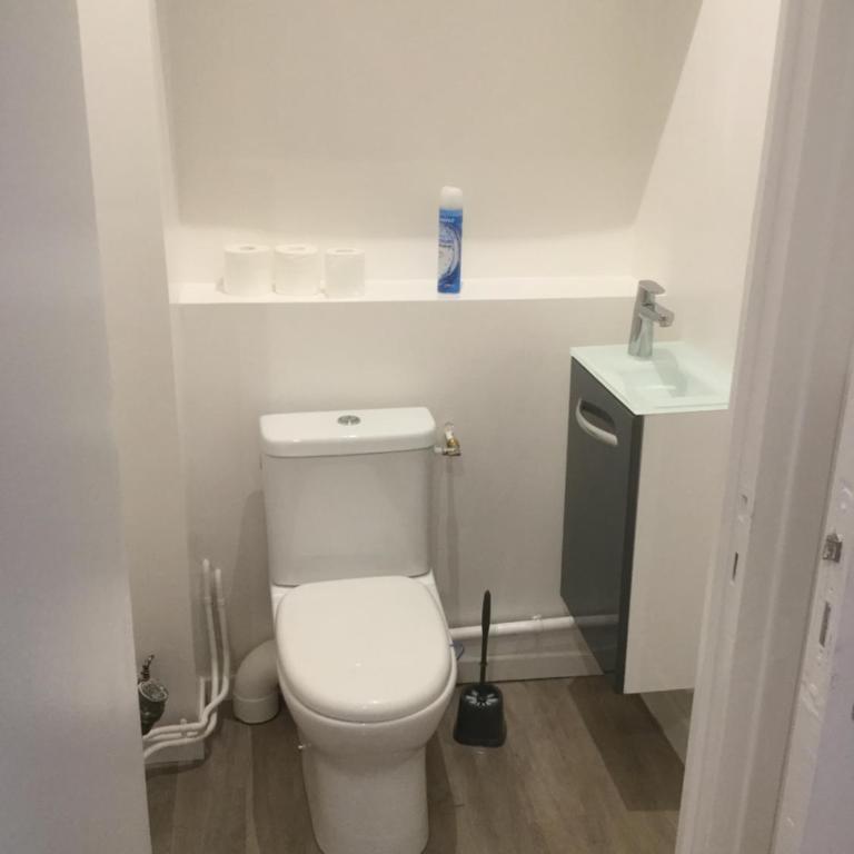 3 chambres en lit double, 6 personnes, dans appartement entièrement rénové, 70 m2 , WIFI,Climatisation, très calme , tout équipé,lit bébé - Appartement 3 Chambres - 10