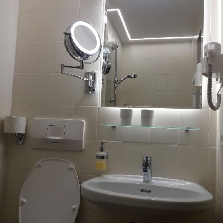 Haus Christoph - Doppelzimmer mit eigenem Bad - 3