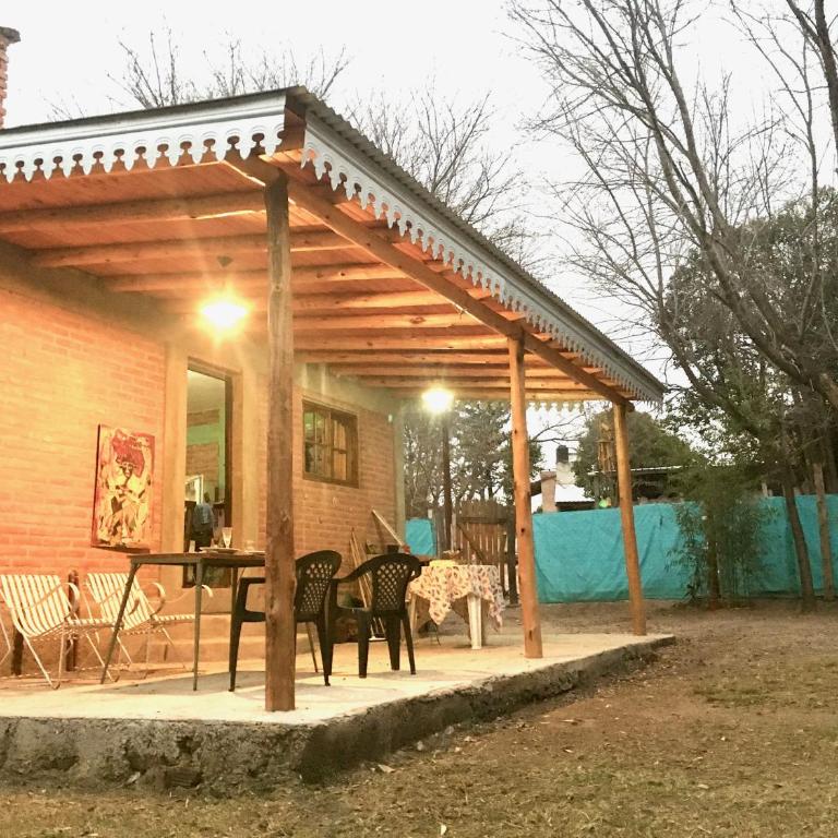 Pintoresca Cabaña Céntrica a pasos del río - Casa con 1 dormitorio - 1