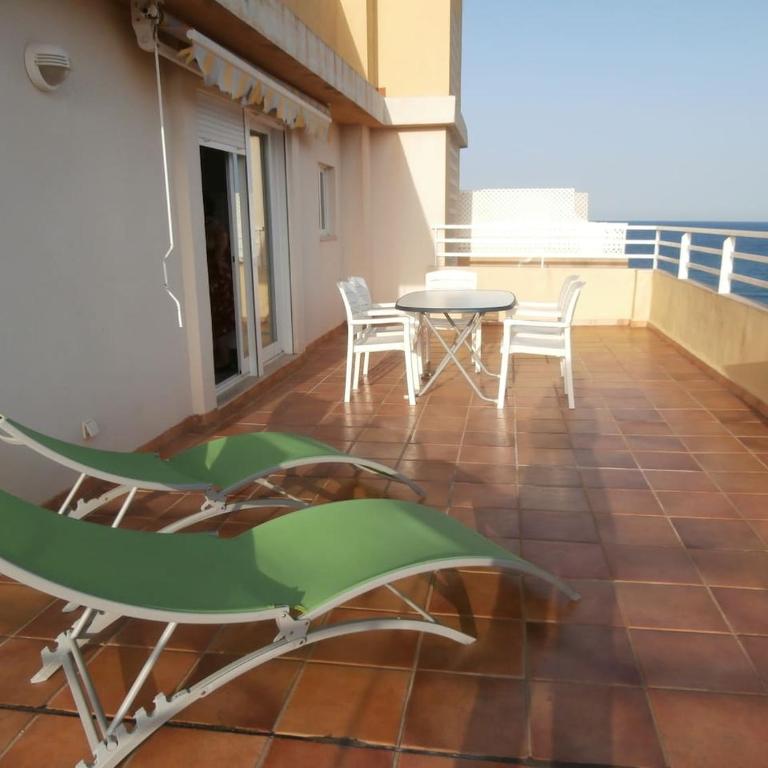 PRECIOSO ÁTICO CON AIRE ACONDICIONADO y PISCINA - Apartamento de 2 dormitorios - 1